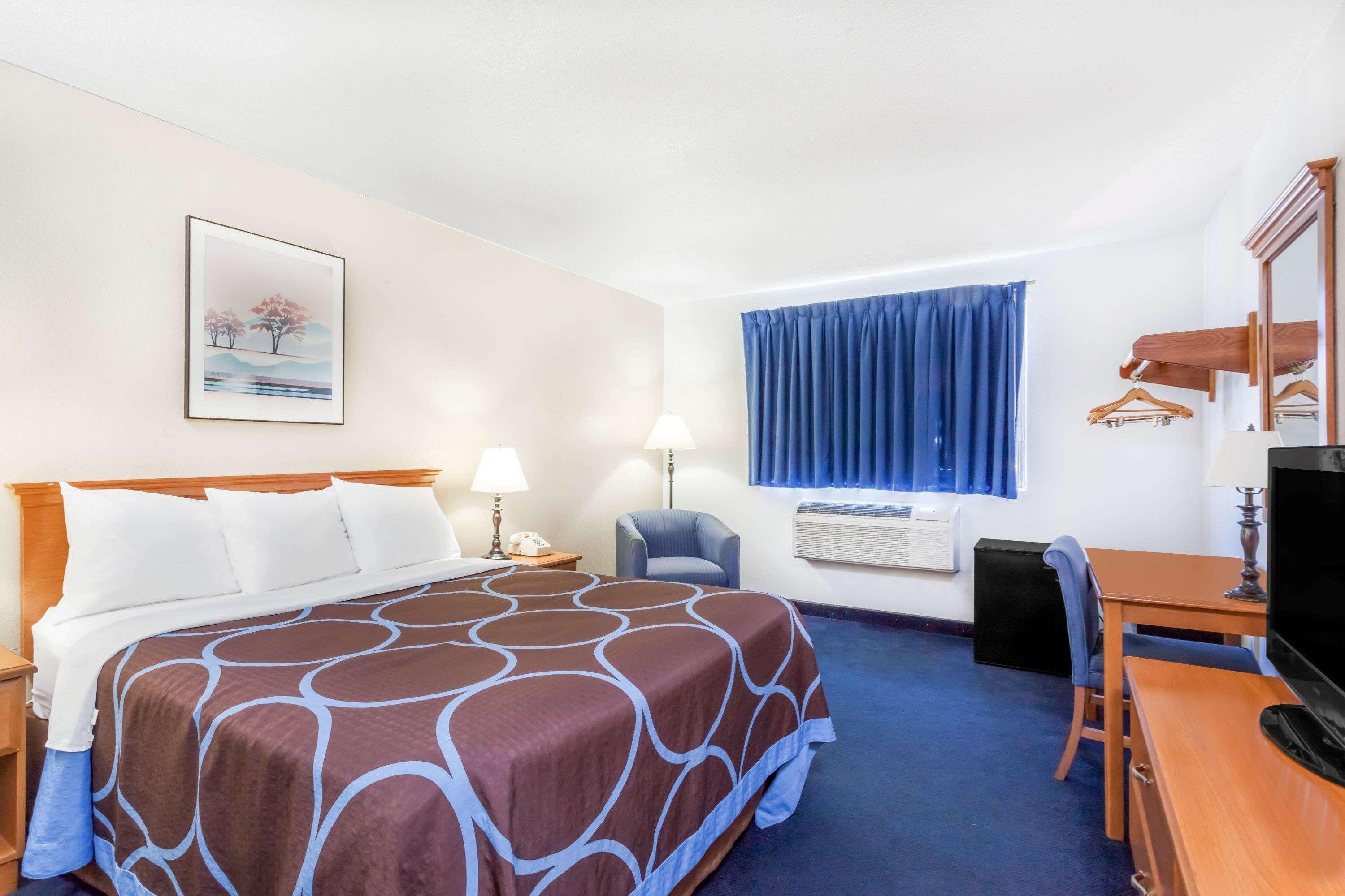 Super 8 By Wyndham Montgomery Maybrook Dış mekan fotoğraf