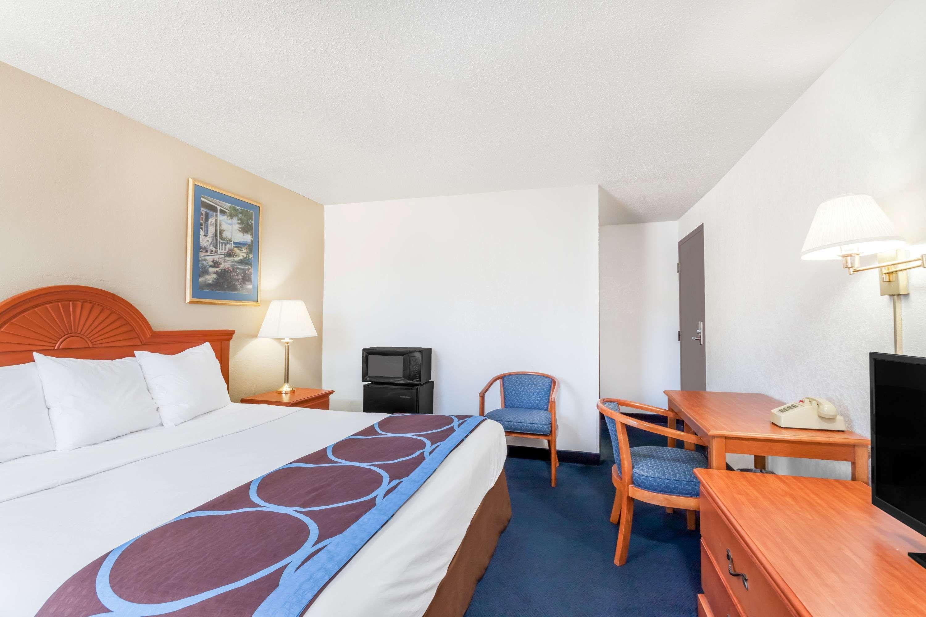Super 8 By Wyndham Montgomery Maybrook Dış mekan fotoğraf