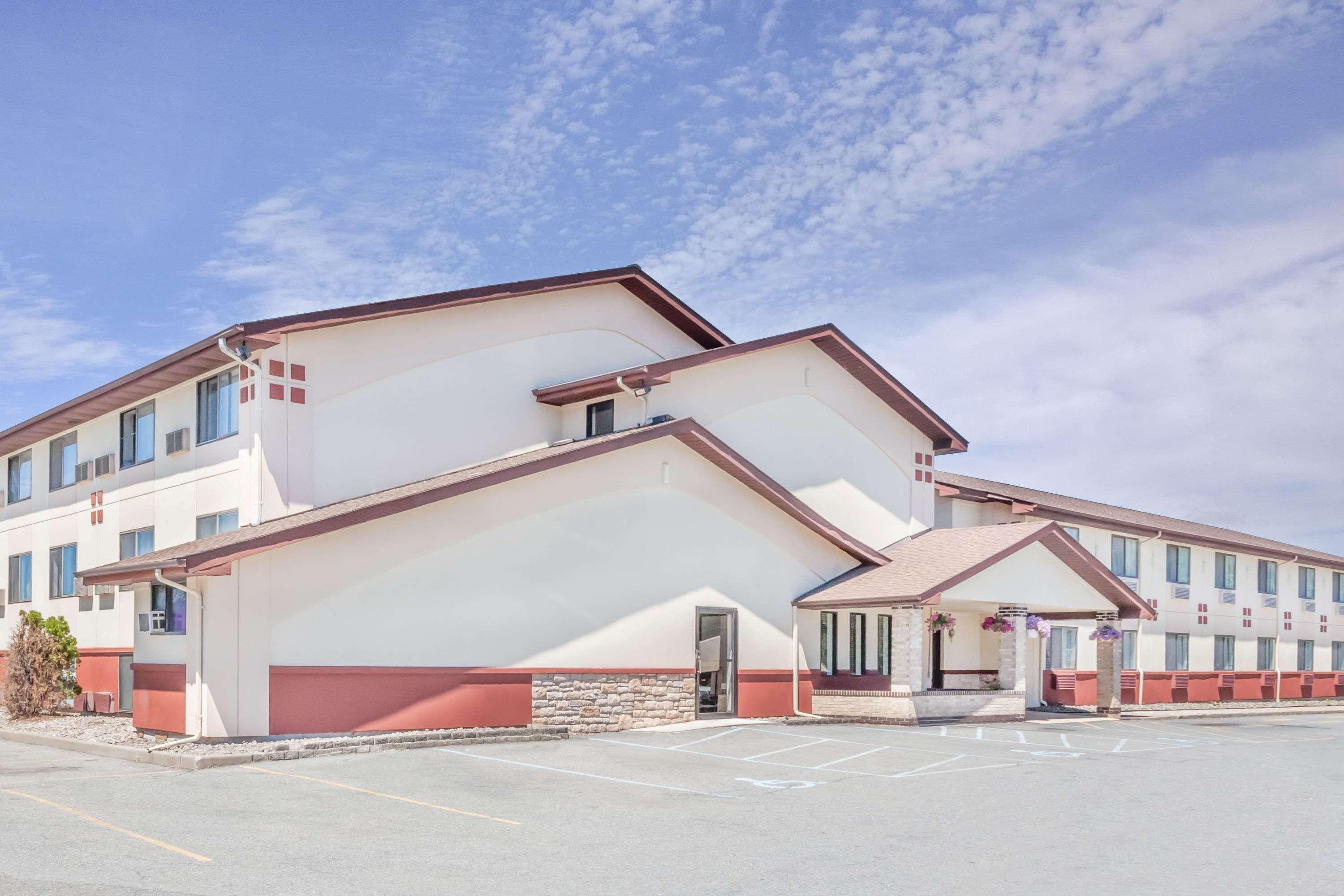 Super 8 By Wyndham Montgomery Maybrook Dış mekan fotoğraf